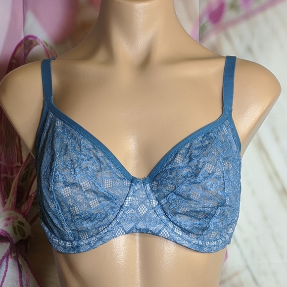 VS BBV Unlined Lace Bra Underwire - Picture 3 of 8